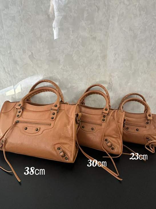 Picture of Balenciaga Handbags _SKUfw204977965fw